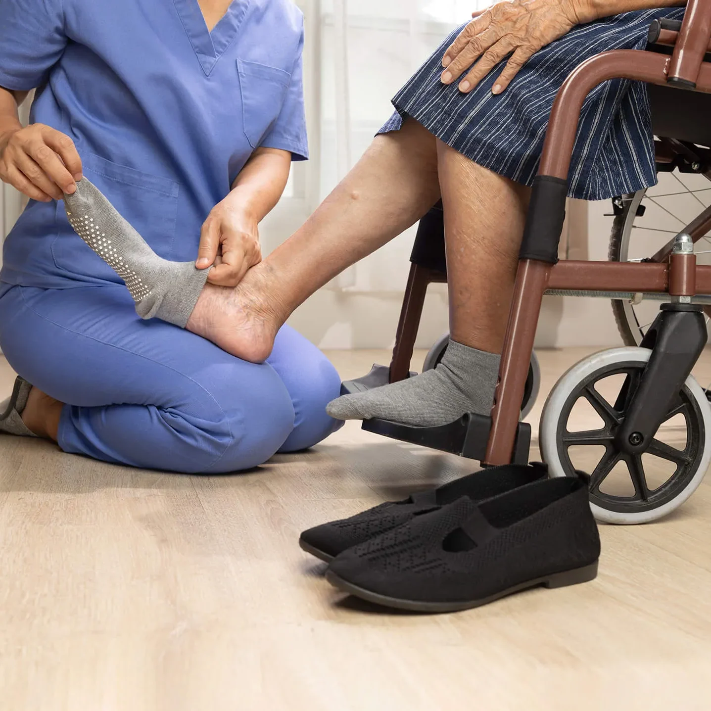 Support-worker-helping-a-participant-in-an-SDA-home